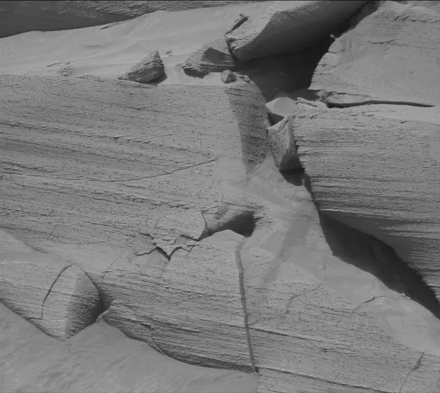 Sol 3794: Mast Camera (Mastcam)