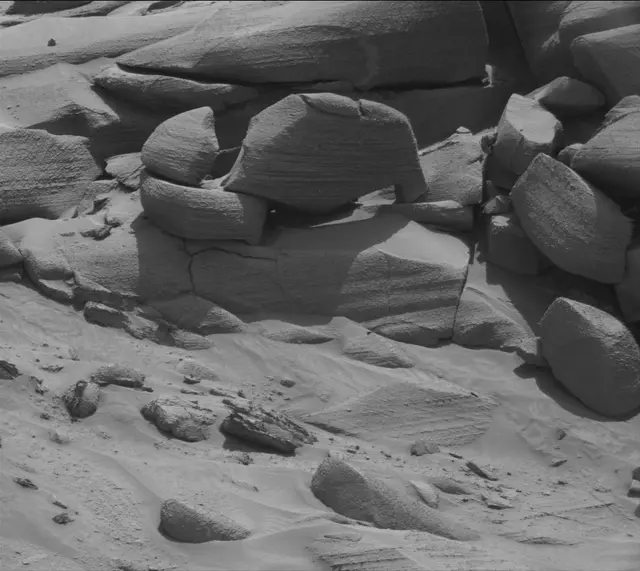Sol 3798: Mast Camera (Mastcam)