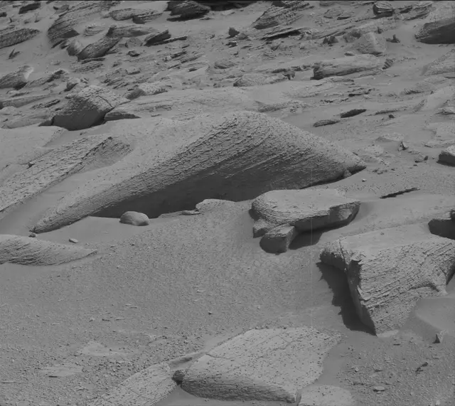 Sol 3799: Mast Camera (Mastcam)