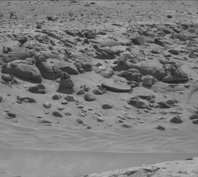 Sol 3800: Mast Camera (Mastcam)