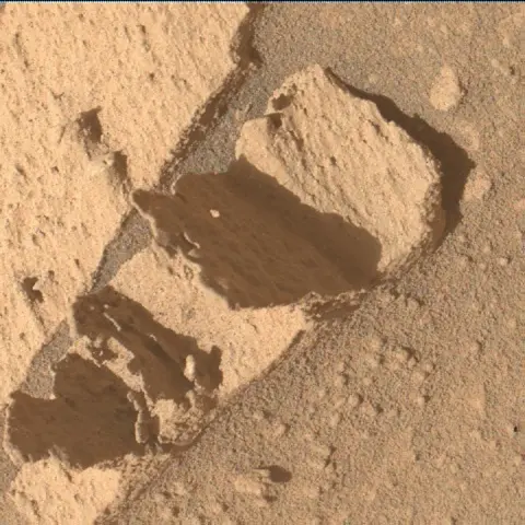 Sol 3800: Mars Hand Lens Imager (MAHLI)