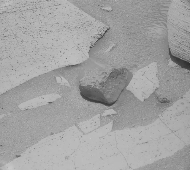 Sol 3801: Mast Camera (Mastcam)