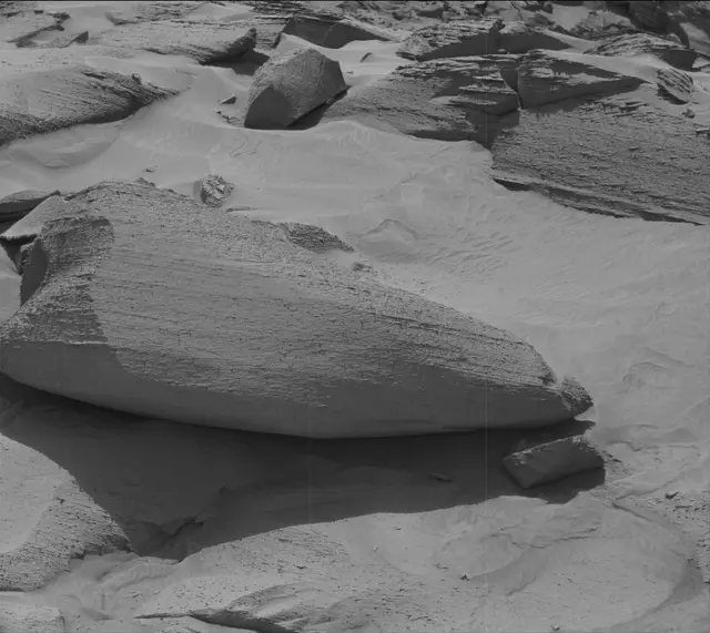 Sol 3801: Mast Camera (Mastcam)