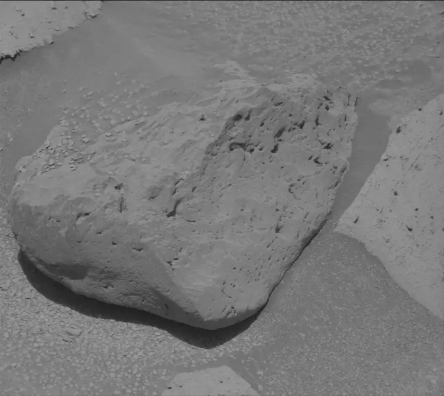 Sol 3801: Mast Camera (Mastcam)