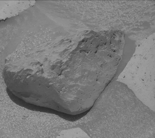 Sol 3801: Mast Camera (Mastcam)