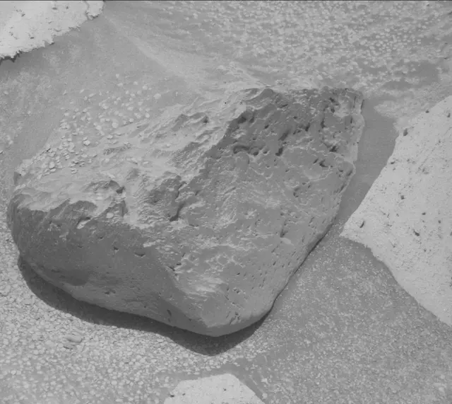 Sol 3801: Mast Camera (Mastcam)