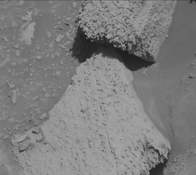 Sol 3814: Mast Camera (Mastcam)
