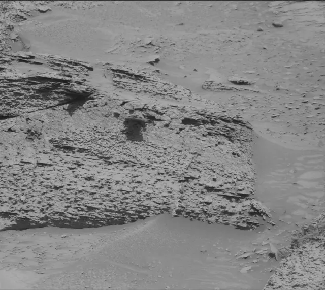 Sol 3814: Mast Camera (Mastcam)