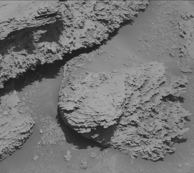 Sol 3814: Mast Camera (Mastcam)