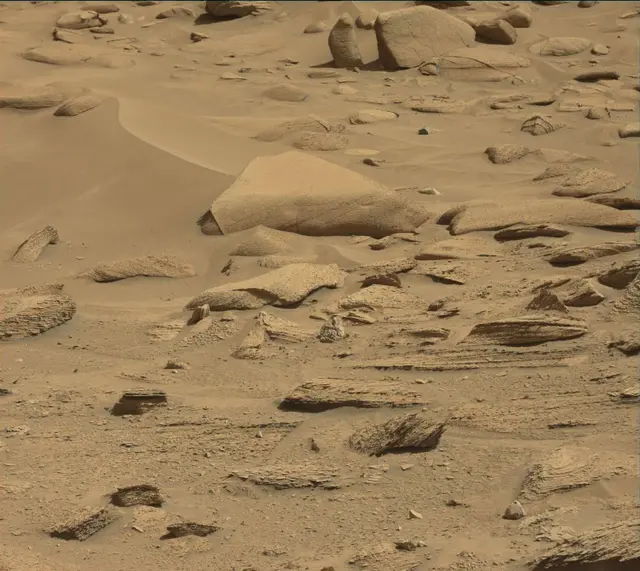 Sol 3815: Mast Camera (Mastcam)