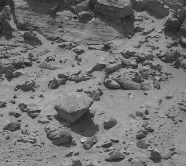 Sol 3819: Mast Camera (Mastcam)