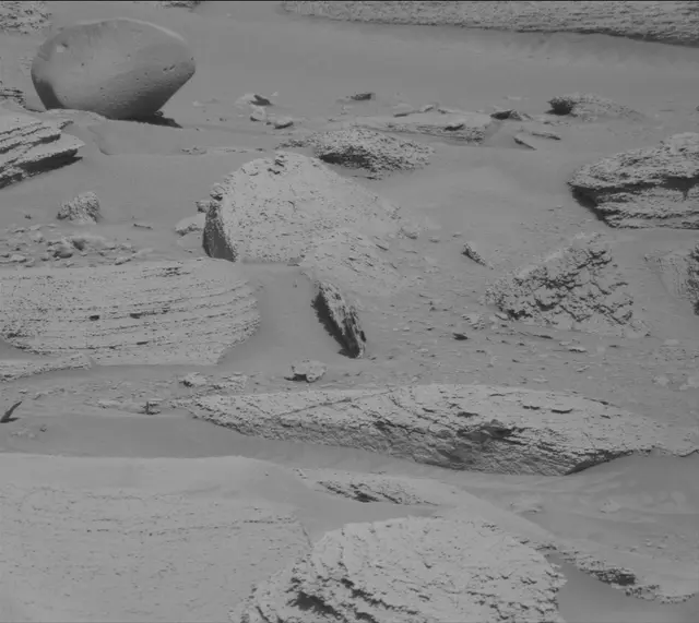 Sol 3831: Mast Camera (Mastcam)