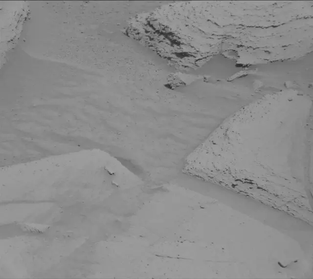Sol 3831: Mast Camera (Mastcam)