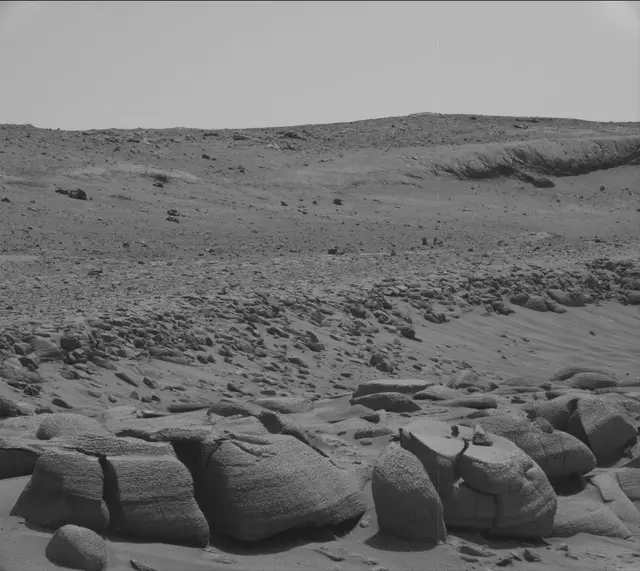 Sol 3843: Mast Camera (Mastcam)