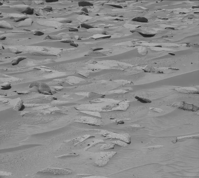 Sol 3843: Mast Camera (Mastcam)