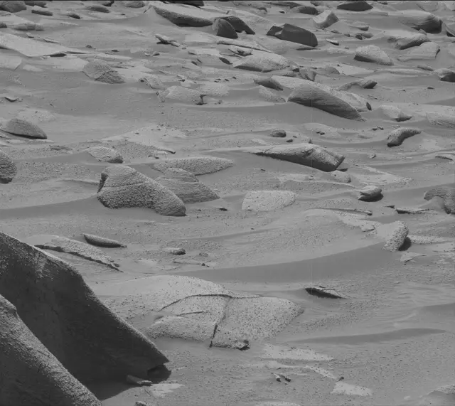 Sol 3843: Mast Camera (Mastcam)