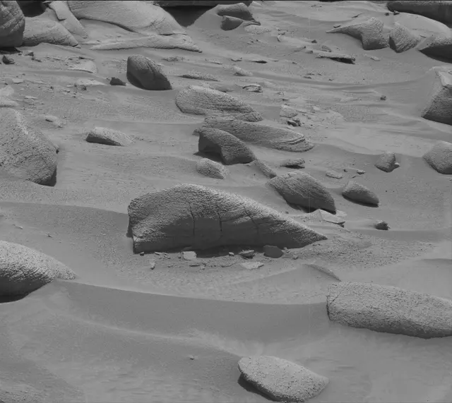Sol 3843: Mast Camera (Mastcam)