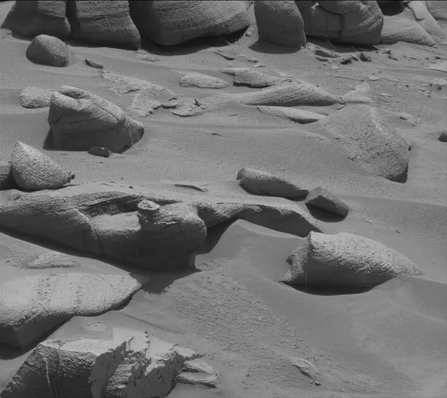 Sol 3843: Mast Camera (Mastcam)