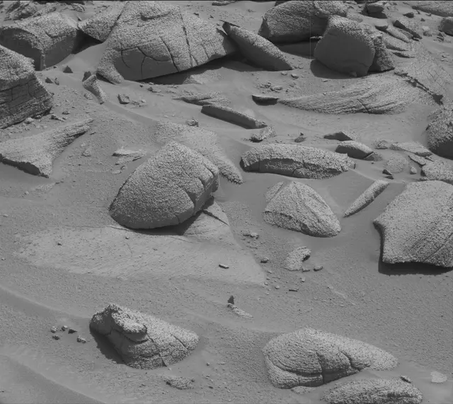 Sol 3843: Mast Camera (Mastcam)