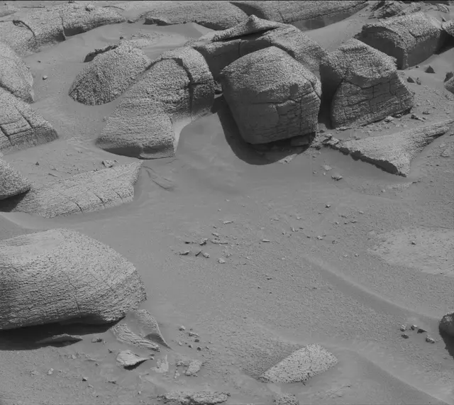 Sol 3843: Mast Camera (Mastcam)