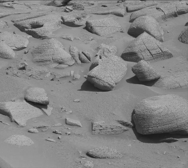 Sol 3843: Mast Camera (Mastcam)