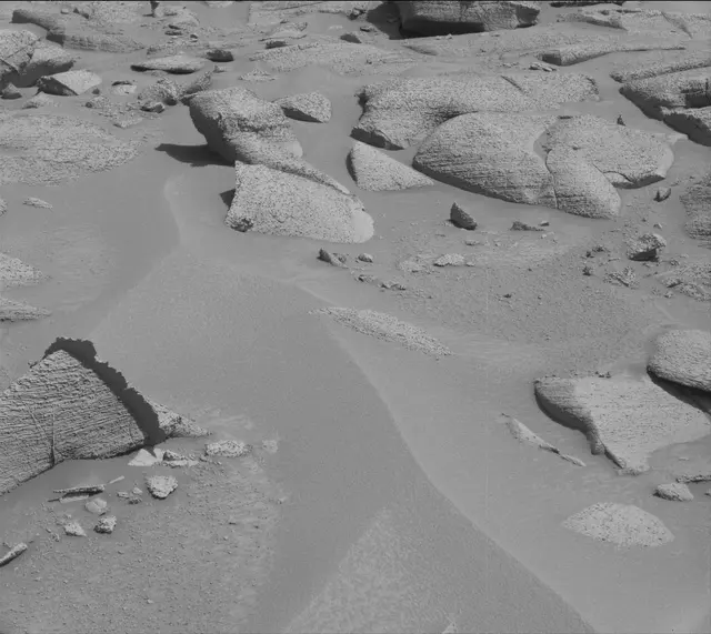 Sol 3843: Mast Camera (Mastcam)