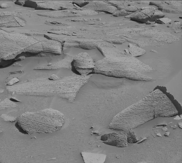 Sol 3843: Mast Camera (Mastcam)