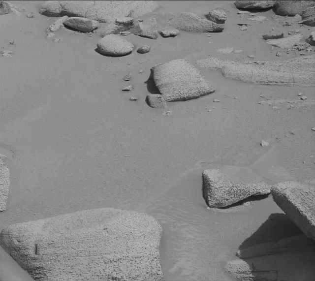 Sol 3843: Mast Camera (Mastcam)