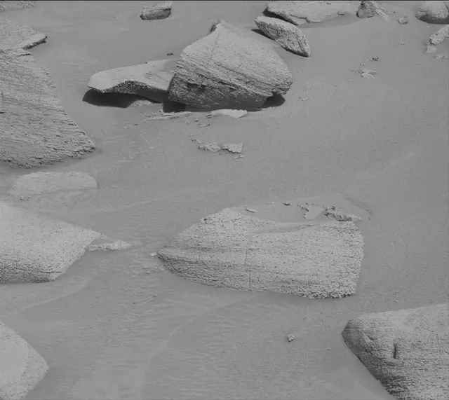 Sol 3843: Mast Camera (Mastcam)