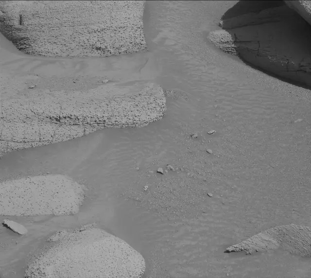 Sol 3843: Mast Camera (Mastcam)