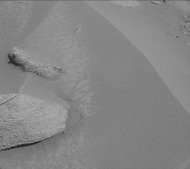 Sol 3843: Mast Camera (Mastcam)