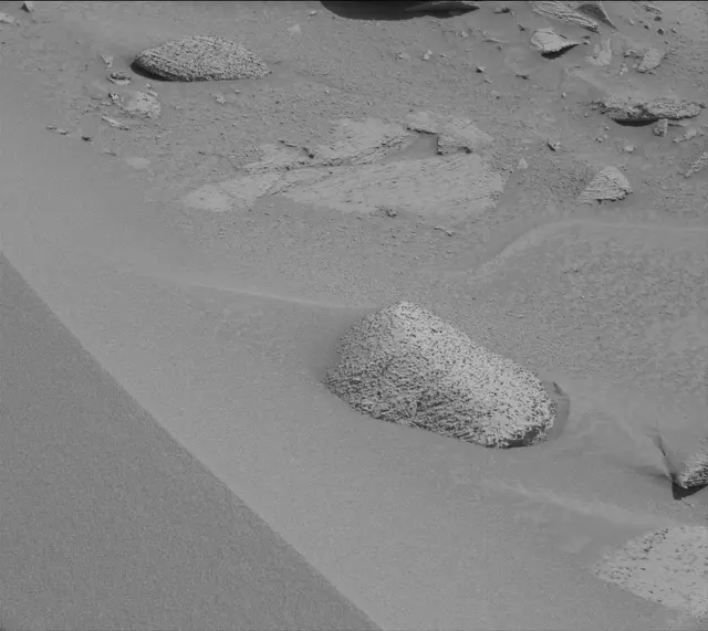 Sol 3843: Mast Camera (Mastcam)
