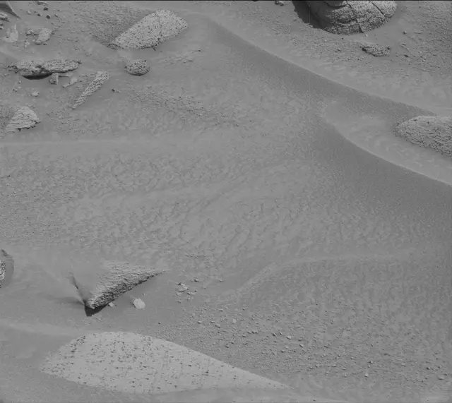 Sol 3843: Mast Camera (Mastcam)
