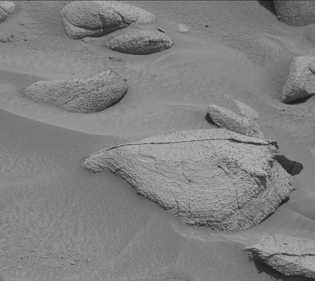 Sol 3843: Mast Camera (Mastcam)