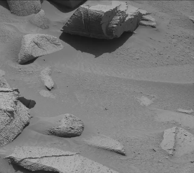 Sol 3843: Mast Camera (Mastcam)