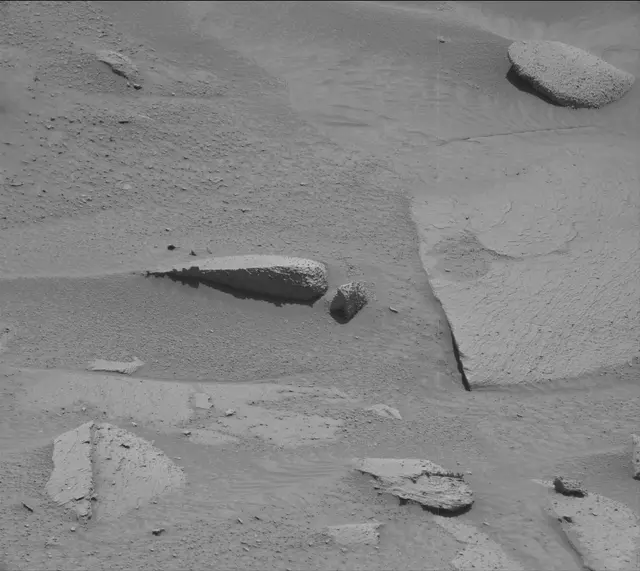 Sol 3843: Mast Camera (Mastcam)