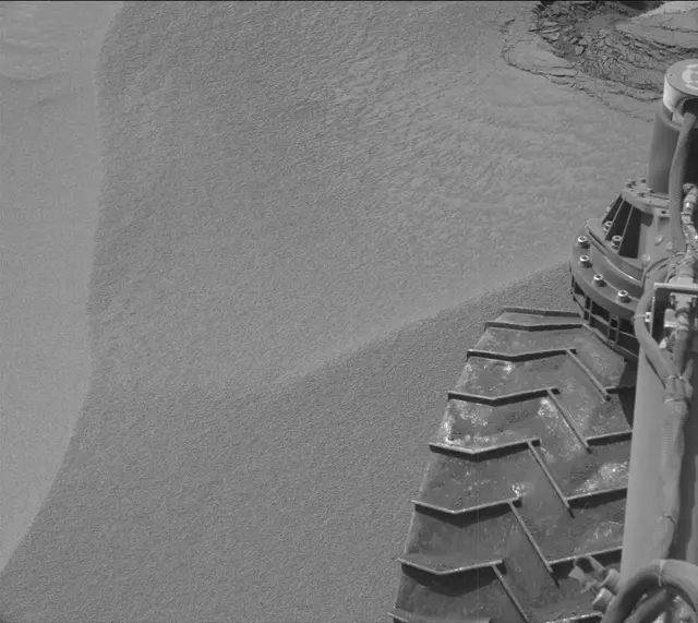 Sol 3843: Mast Camera (Mastcam)