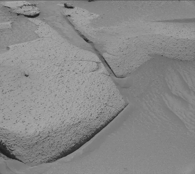 Sol 3843: Mast Camera (Mastcam)