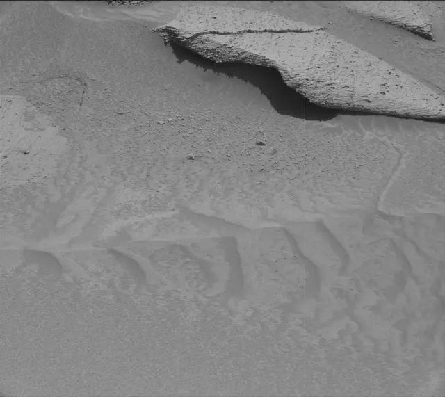 Sol 3843: Mast Camera (Mastcam)