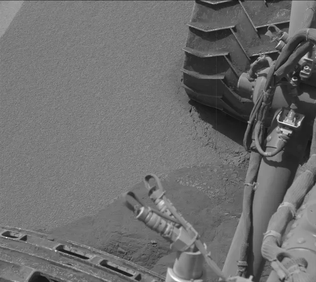 Sol 3843: Mast Camera (Mastcam)