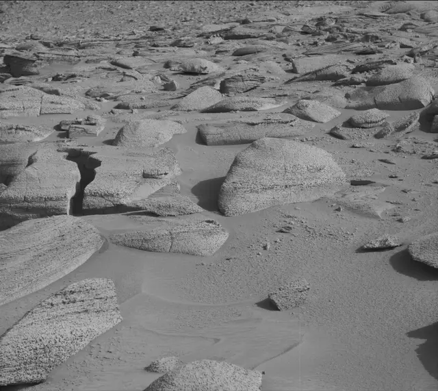 Sol 3843: Mast Camera (Mastcam)