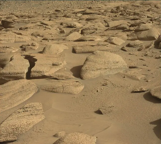 Sol 3843: Mast Camera (Mastcam)