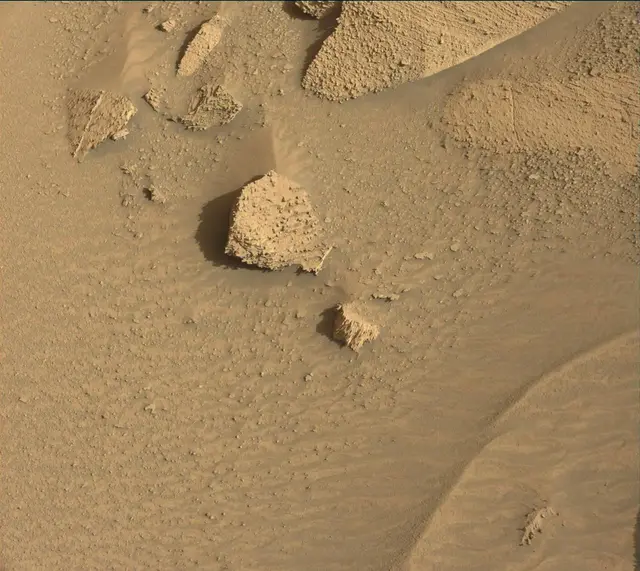Sol 3843: Mast Camera (Mastcam)