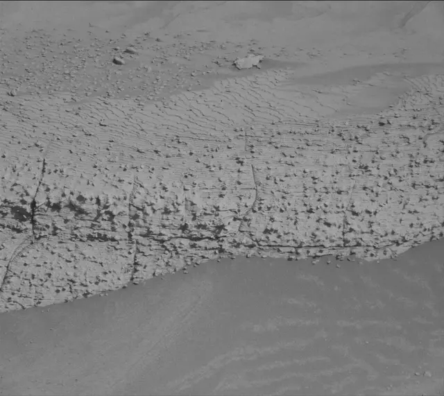 Sol 3843: Mast Camera (Mastcam)