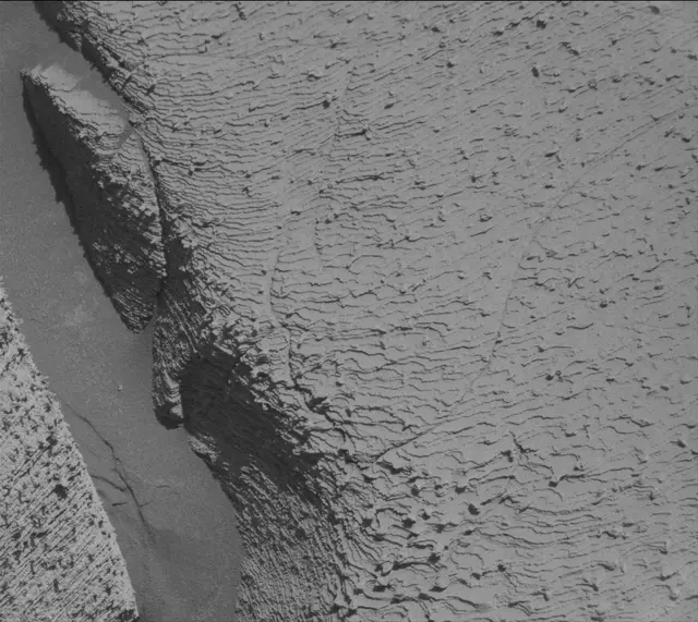Sol 3845: Mast Camera (Mastcam)