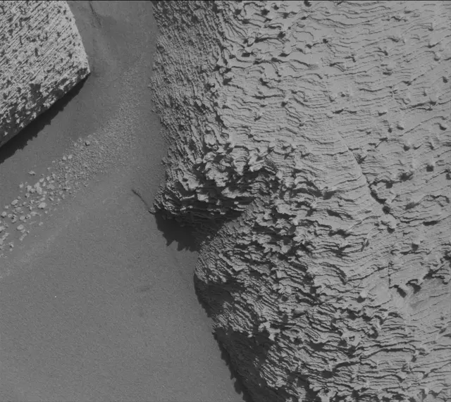 Sol 3845: Mast Camera (Mastcam)