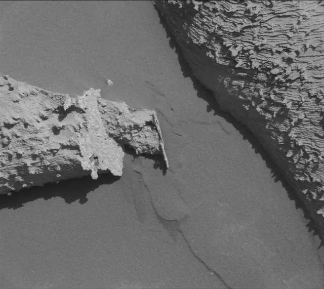 Sol 3845: Mast Camera (Mastcam)