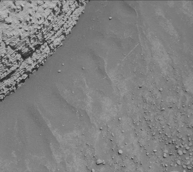 Sol 3845: Mast Camera (Mastcam)