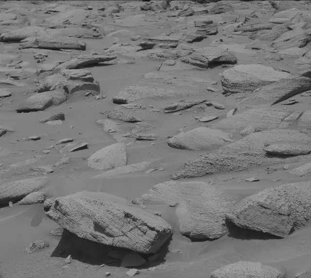 Sol 3846: Mast Camera (Mastcam)
