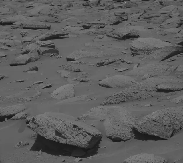 Sol 3846: Mast Camera (Mastcam)